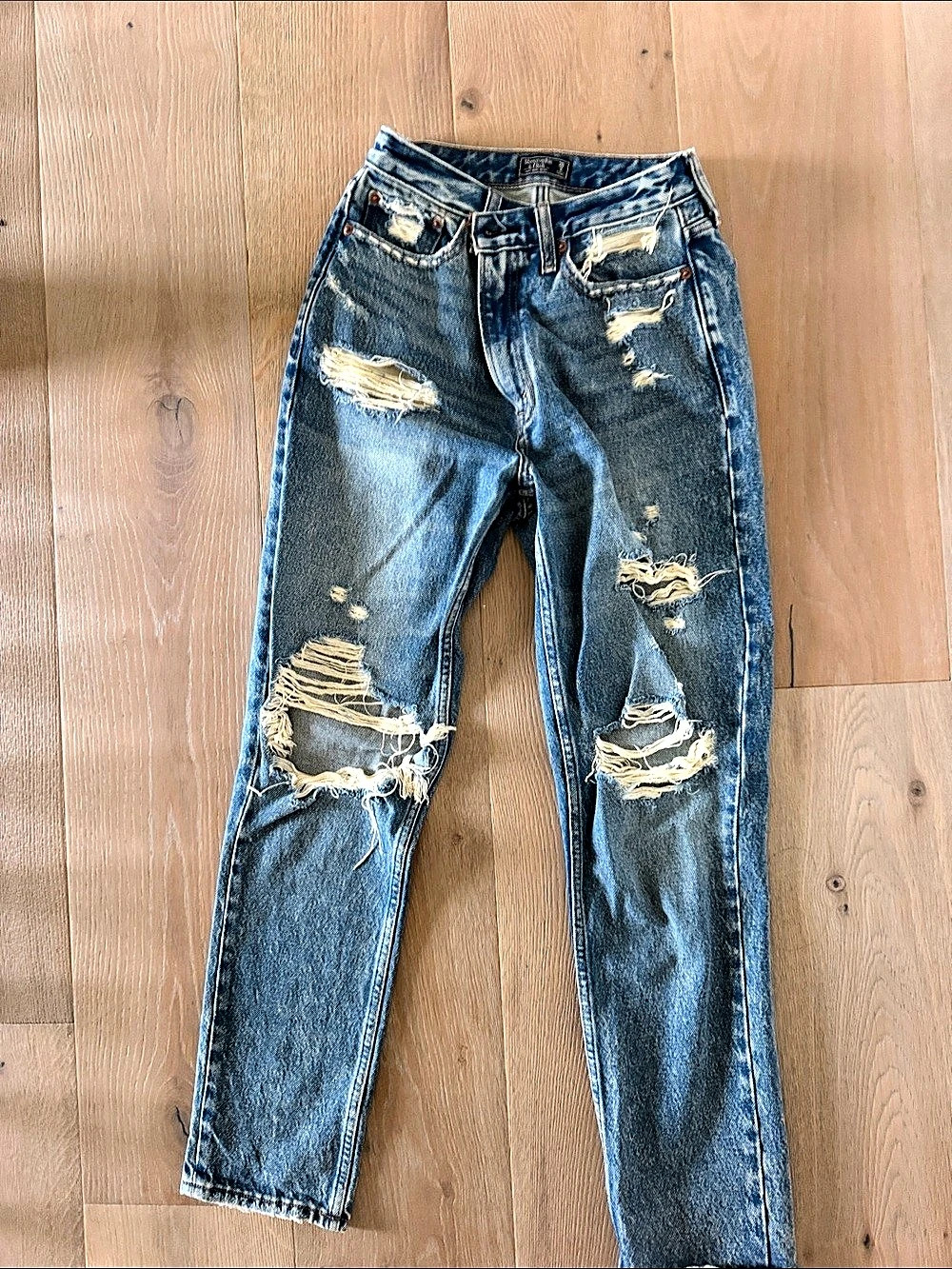 ABERCROMBIE Parker Distressed Jeans in Blue Waist 26 long